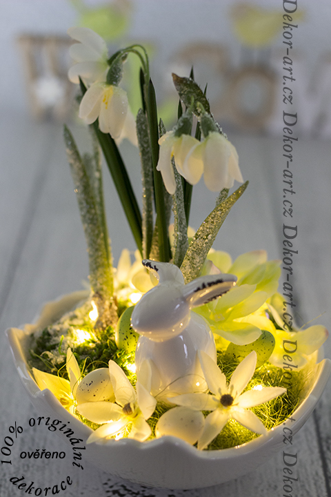 Designová dekorace pro jaro s LED osvětlením.