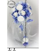 Svatební kytice ve tvaru kapky s modrou hortenzií
