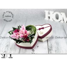 Valentýnské květinové srdce s dárkovou krabičkou