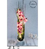 Designová květinová dekorace s růžovou orchidejí a LED světly