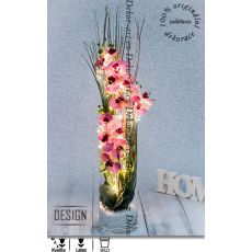 Designová květinová dekorace s růžovou orchidejí a LED světly