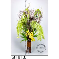 Designové jarní aranžmá bílých tulipánů a vrbových převisů