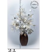 Luxusní Vánoční strom s květy magnolií a sněhovými obláčky
