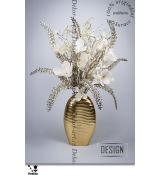 Luxusní vánoční design krásných květů magnolií a ledového kapradí