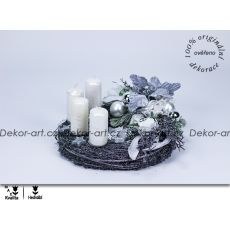 Šedý Adventní věnec na stůl s květy vánoční hvězdy