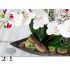 Svěží aranžmá orchidejí s tropickou sušinou v designové loďce