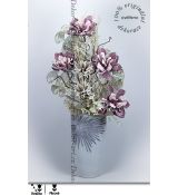 Velká designová váza plná květů růžových magnolií a tropických květů
