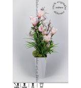 Květinové aranžmá růžových magnolií v designovém květináči
