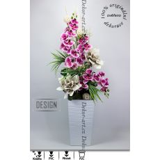 Luxusní dekorace plná růžových květů orchidejí s LED osvětlením