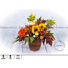 Podzimní dekorace plná barev a krásných květů a žaludů