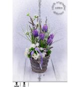 Jarní dekorace s ptáčky a fialovými tulipány