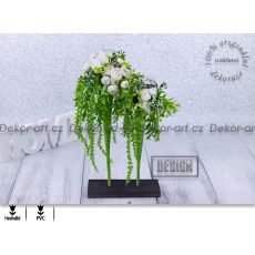 Celoroční design květů bílých kamélií v kornoutcích
