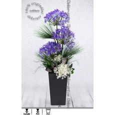 Moderní dekorace fialových květů okrasných česneků a šedé sušiny