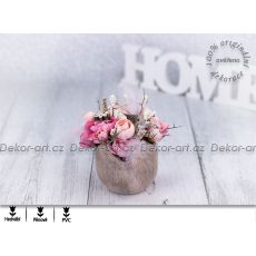 Krásná jarní skořápka s růžovými poupaty kamélií