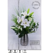 Designová váza s krásnými bílými květy lilií