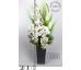 Luxusní dekorace s krásnými květy orchidejí a kurkumy