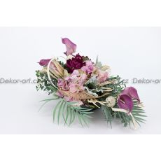 Elegantní dušičkové aranžmá s růžovou hortenzií, bordó květy kal