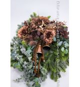 Vánoční věnec Modern Rustic s měděnými zvonky