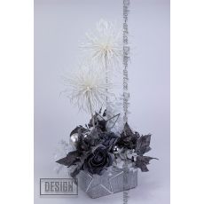 Bílé brokátové tillandsie na stonku s s šedými růžemi