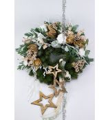 Vánoční věnec z umělého chvojí s eukalyptem a bílými ledovými větvičkami a hvězdami