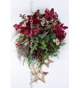 Tradiční vánoční věnec s moderním tropickým dřevem a hvězdami