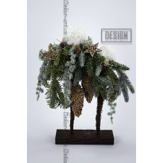 Zasněžené proutěné kornouty se šiškami z pistácií – LED vánoční dekorace