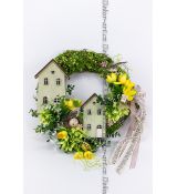 Jarný veniec s krásnymi domčekmi v zelenom odtieni