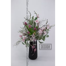 Romantická jarní dekorace s tulipány