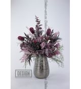 Designová stříbrná váza s tulipány v tmavě starorůžovém odstínu – trendy jaro