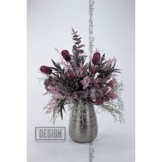 Designová stříbrná váza s tulipány v tmavě starorůžovém odstínu – trendy jaro