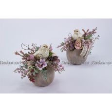 Jarní dekorace na stůl s ptáčkem