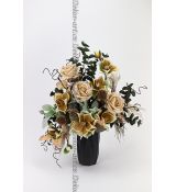 Stylový design s květy žlutých magnolií