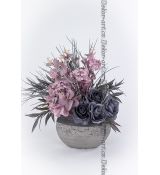 Elegantní minimalistické aranžmá – šedé růže a starorůžové hortenzie