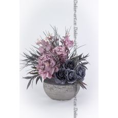 Elegantní minimalistické aranžmá – šedé růže a starorůžové hortenzie